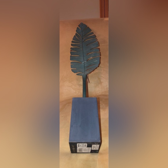 Scott brothers Scott living palm leaf stand preowned condition see photos rustic - Picture 5 of 11